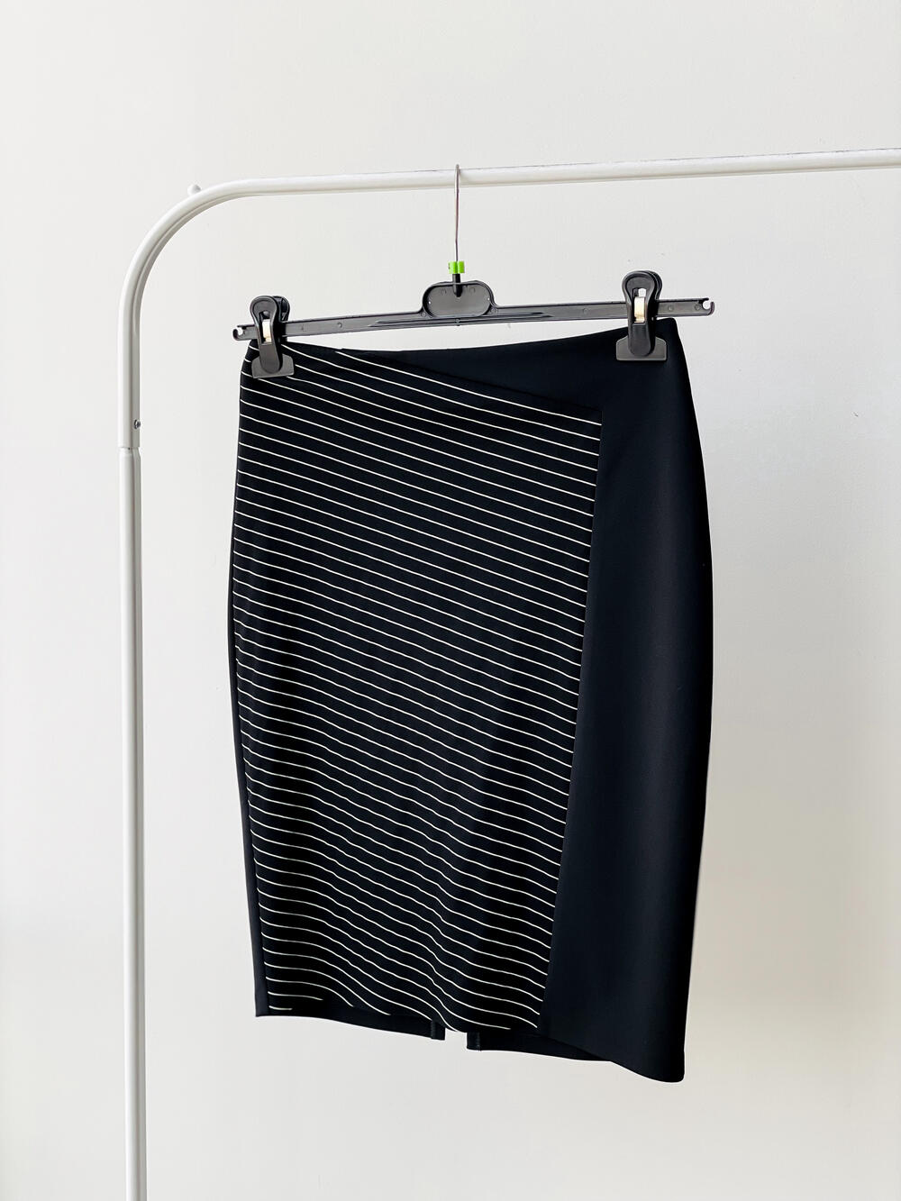 Спідниця QE 781 чорний тіар чорний, 48