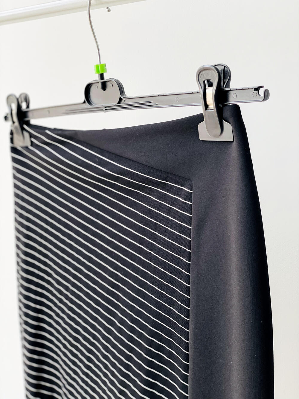 Спідниця QE 781 чорний тіар чорний, 44