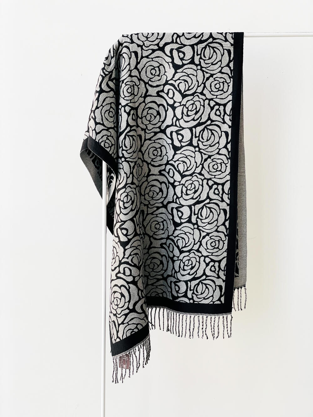 Палантин ТРОЯНДОВЕ ПОЛЕ кашемір чорно-сірий