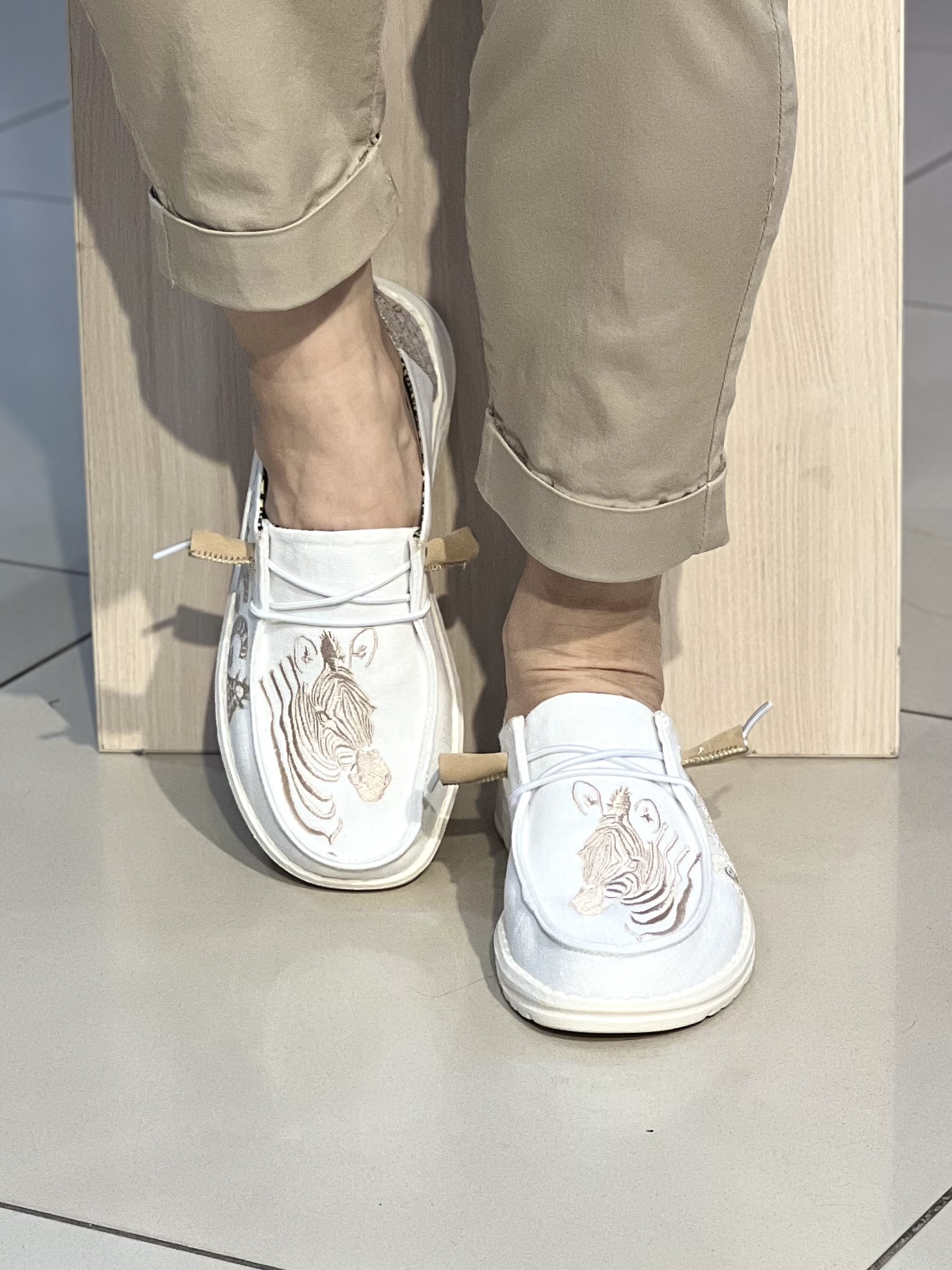 Мокасини жіночі 30-47 BORA ZEBRA MILK текстиль вишивка зебра молочний, 39