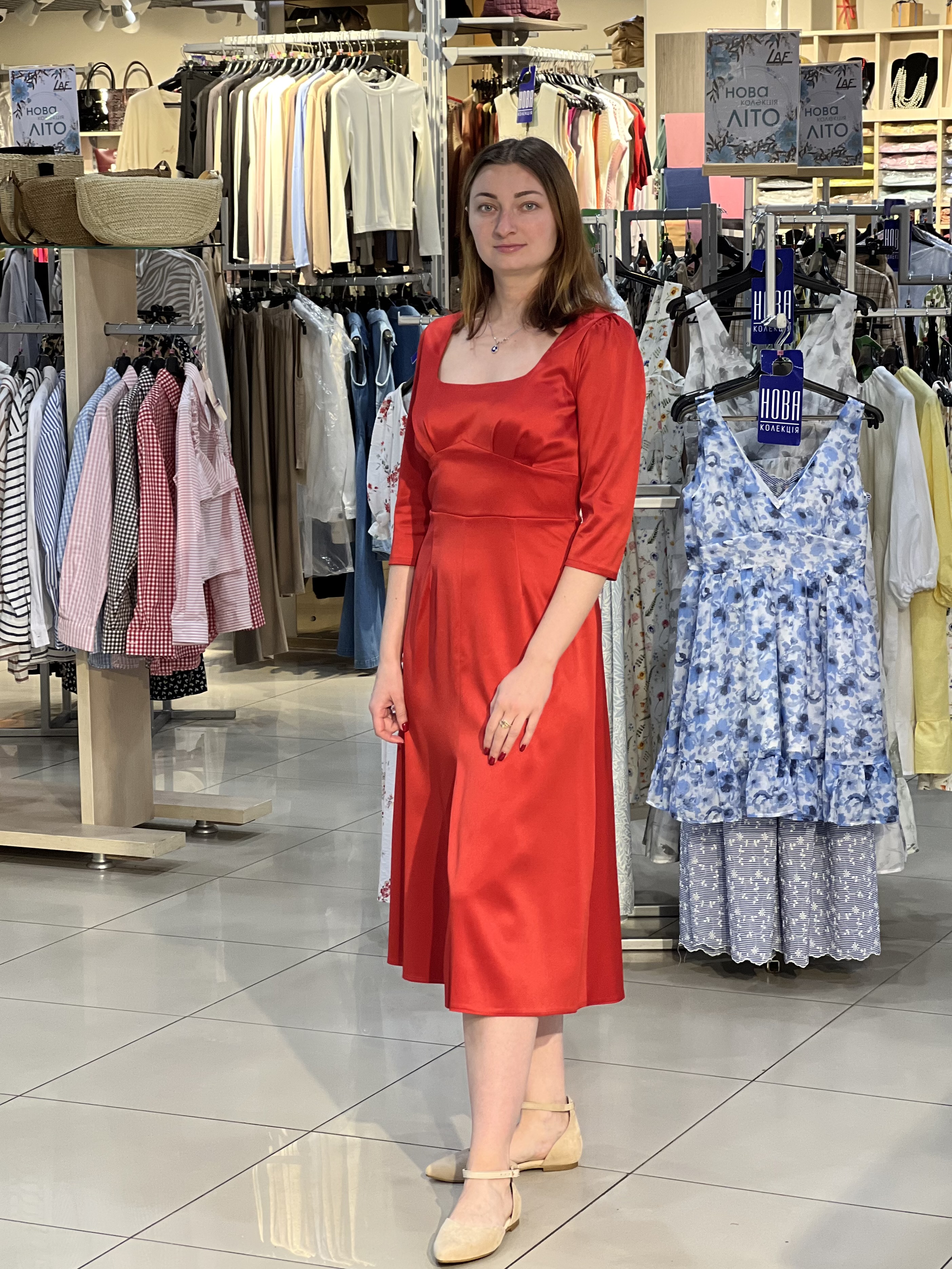 Сукня LN 994 довга рукав 3/4 атлас червоний, 44-50