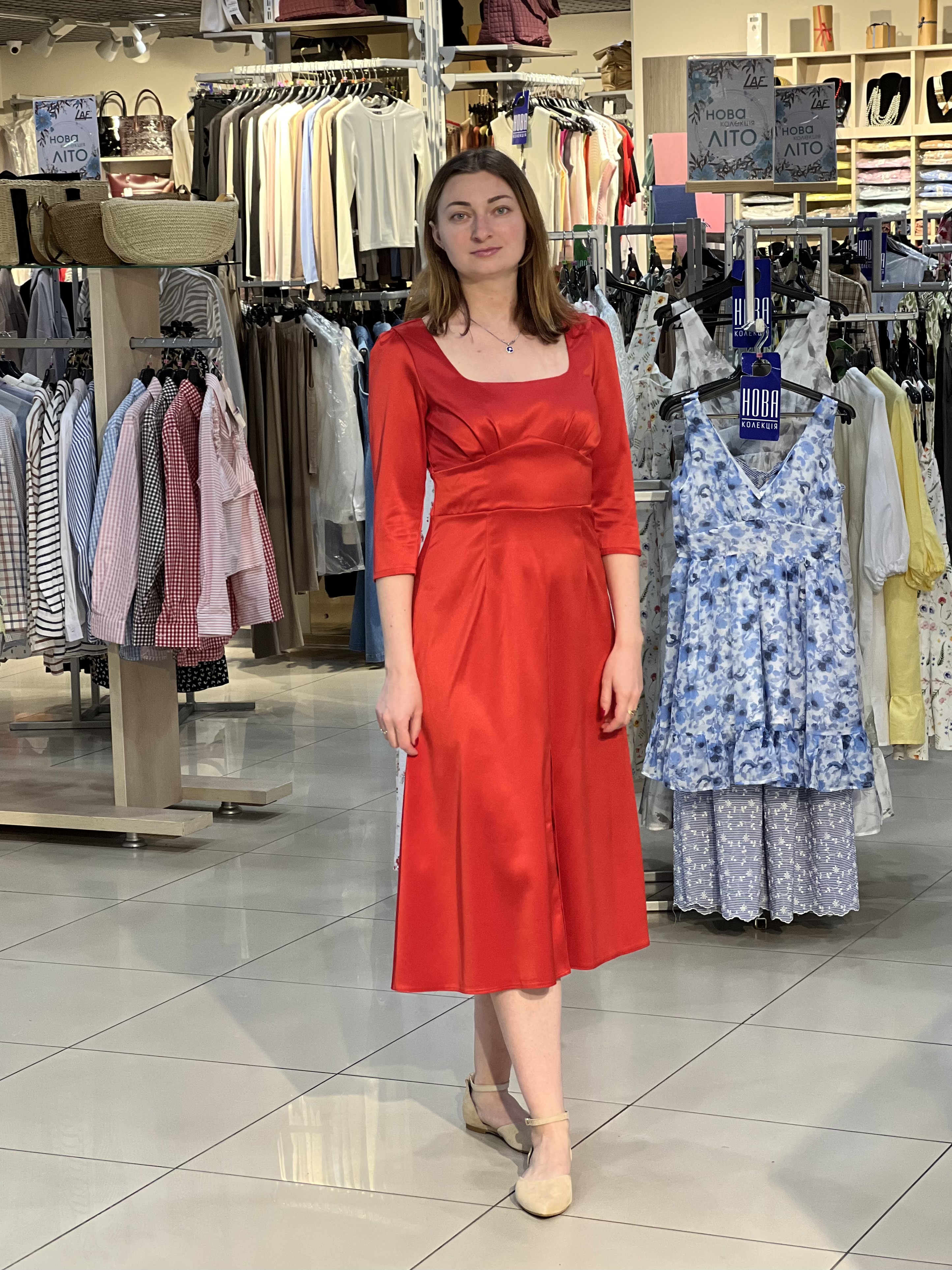 Сукня LN 994 довга рукав 3/4 атлас червоний, 44-50