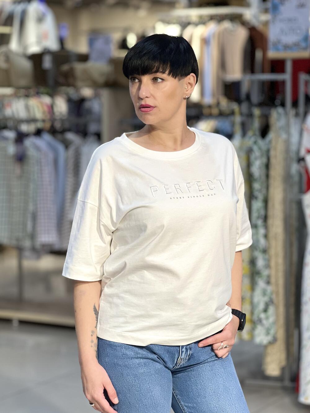 Футболка LO L02136 T-PERFECT к/р укорочена вишитий бренд молочний, XL