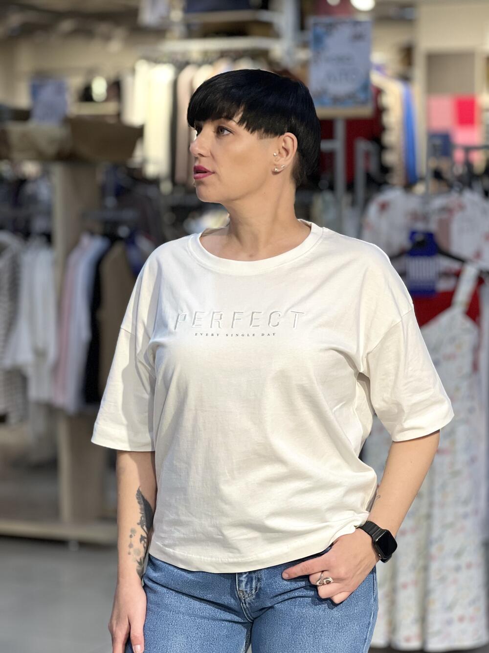 Футболка LO L02136 T-PERFECT к/р укорочена вишитий бренд молочний, M