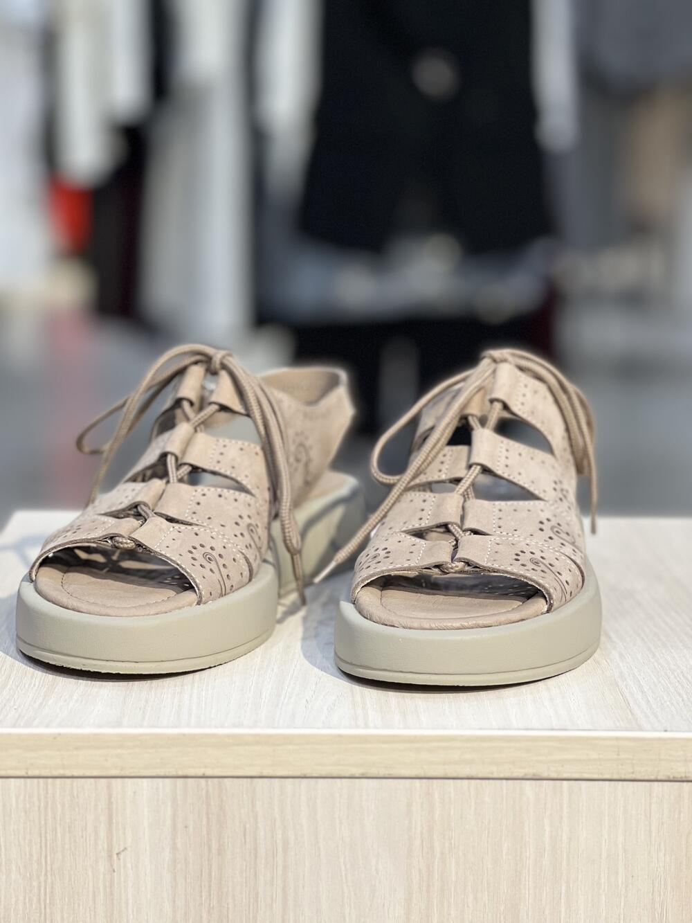 Босоніжки LH 8197 натуральний нубук перфорація шнурівка капучино, 40