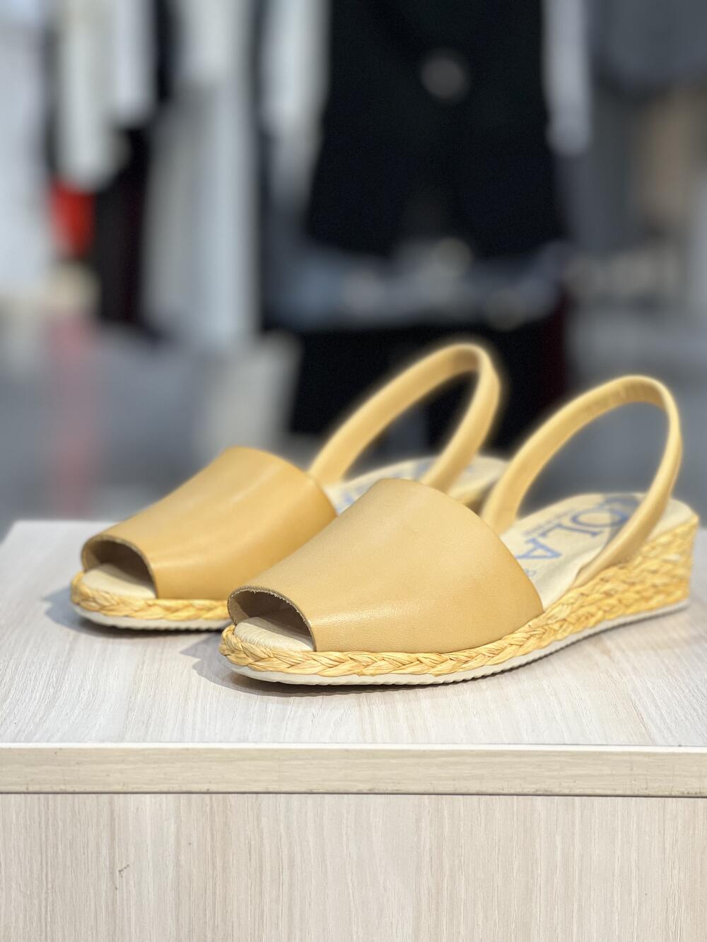 Босоніжки LA Menorguina Trigo натуральна шкіра жовтий, 40