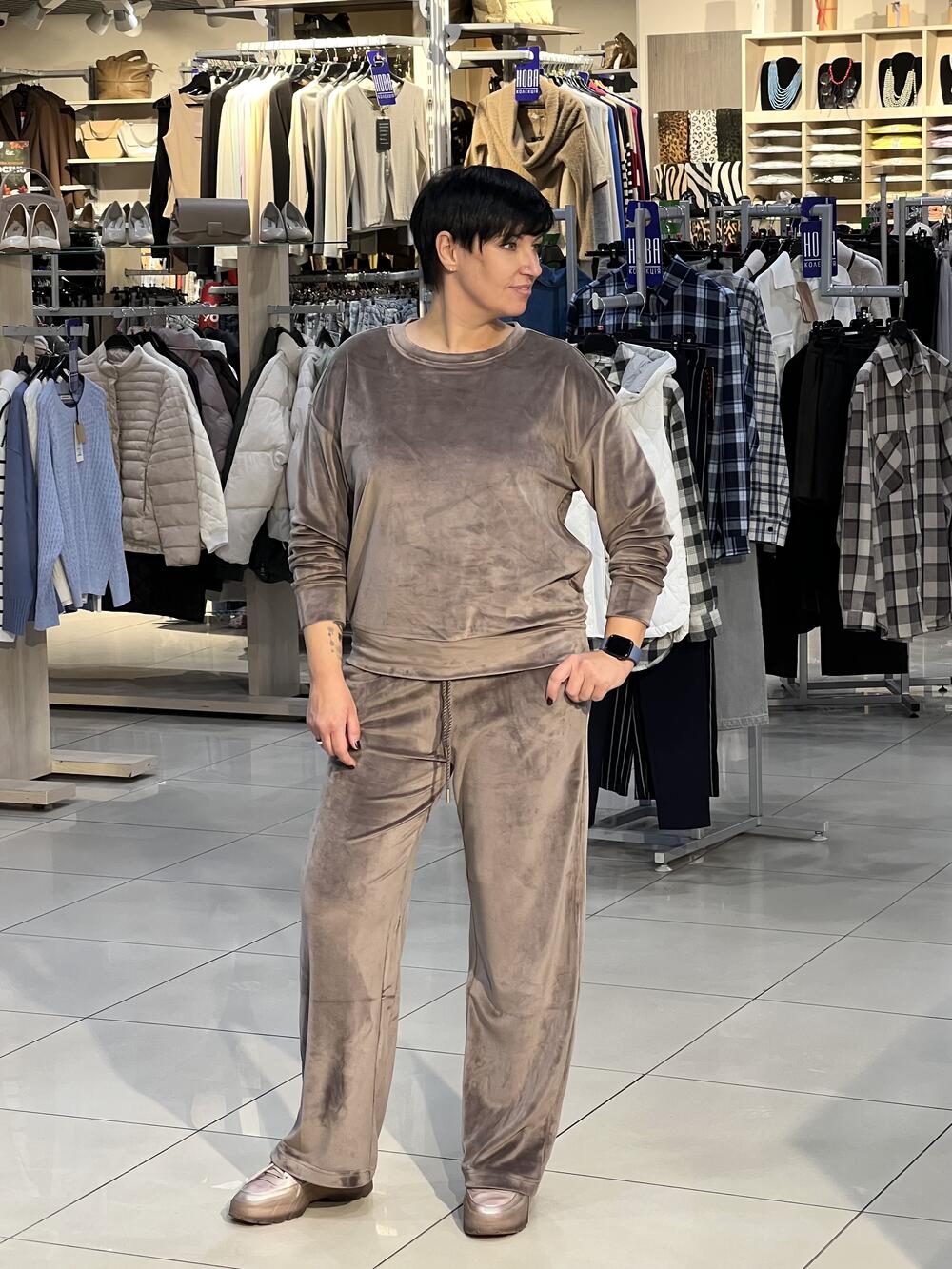 Костюм LP L01309/28168 B-CARLA /N-CASE спорт велюр мокко, XS