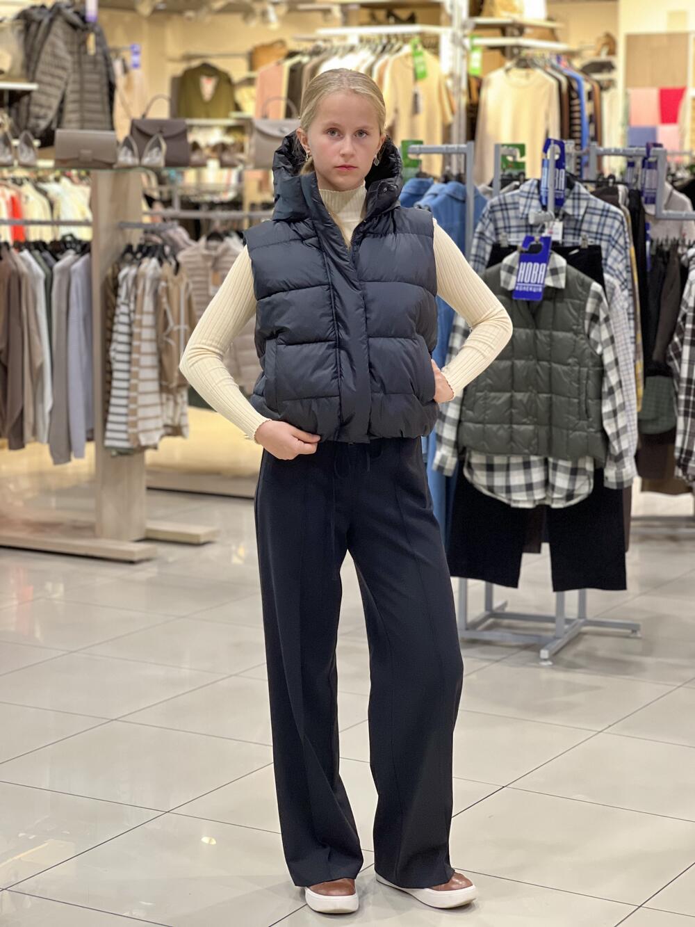 Жилет LP 050100 стьобаний короткий з капюшоном чорний, XS