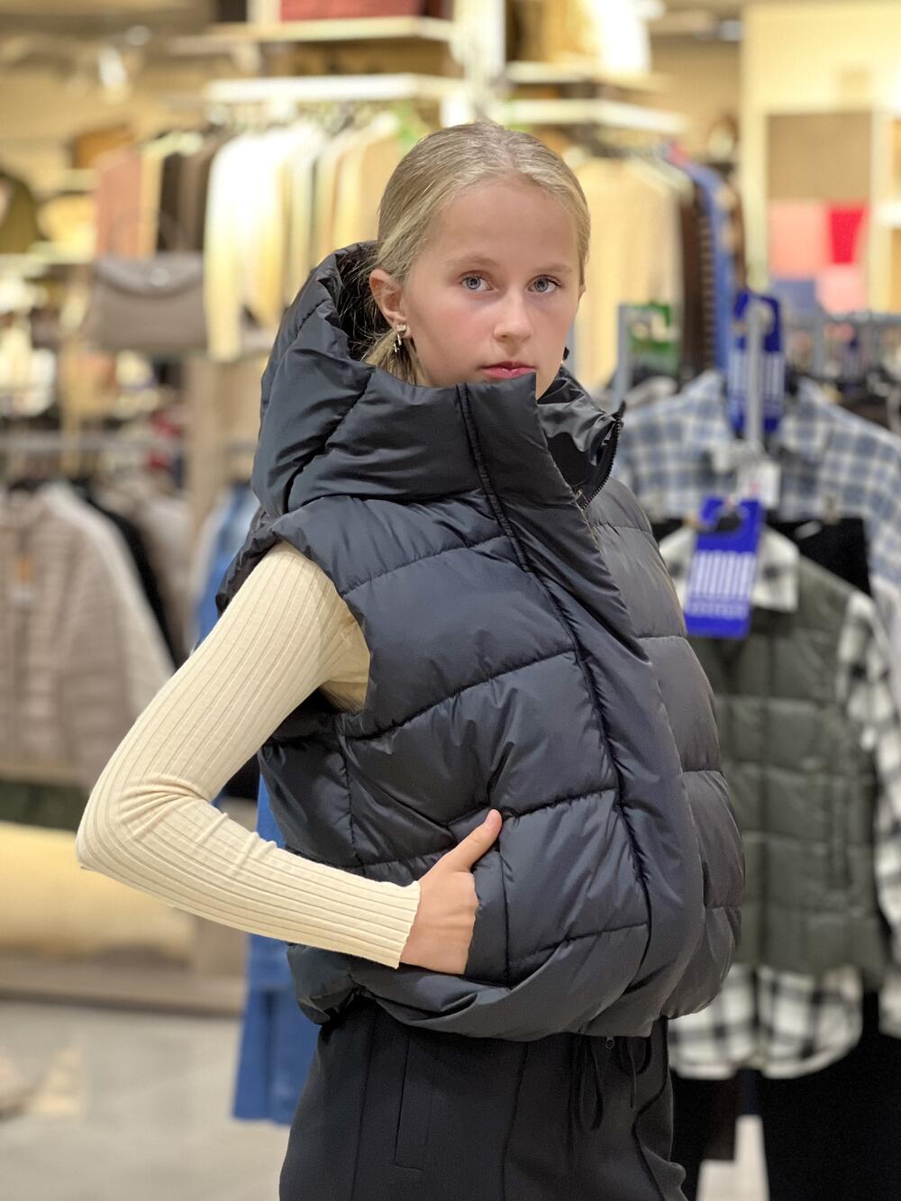 Жилет LP 050100 стьобаний короткий з капюшоном чорний, XS