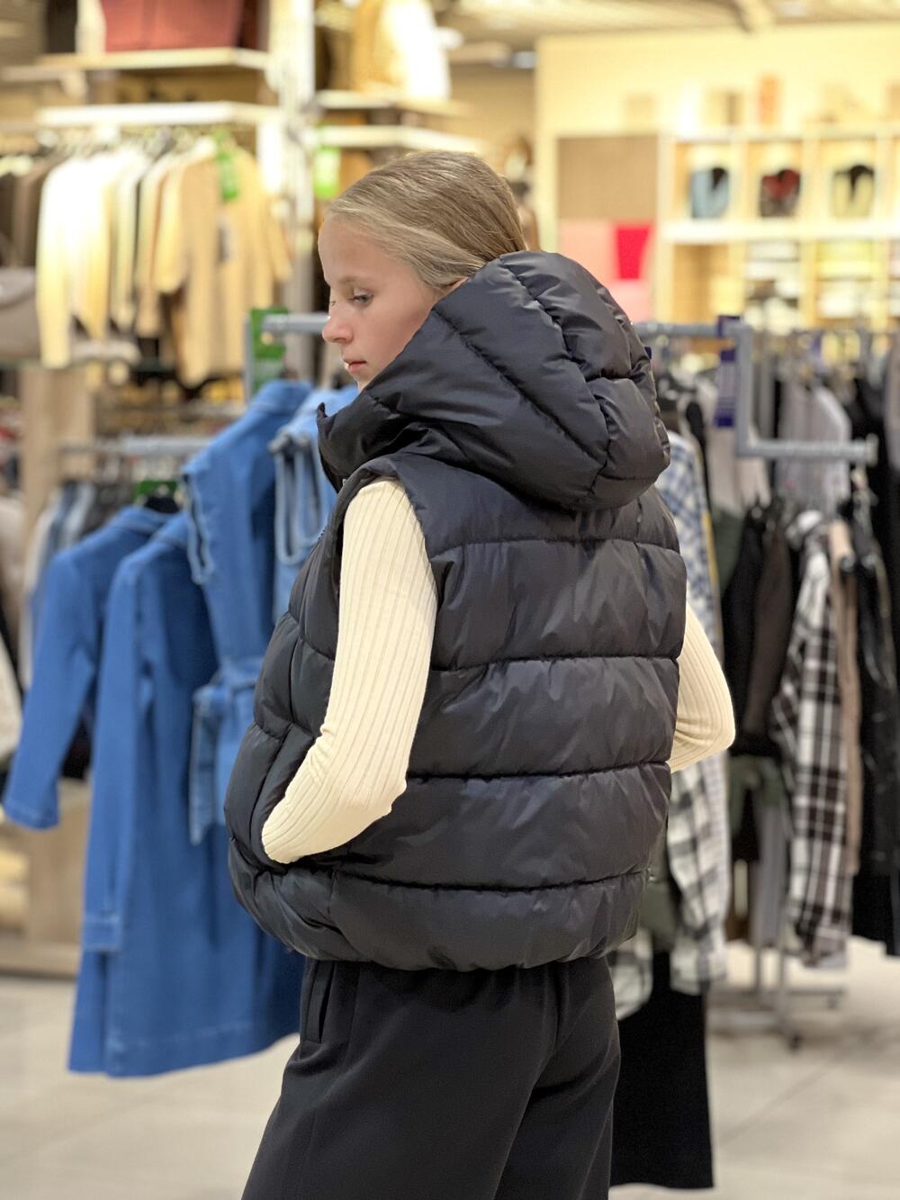 Жилет LP 050100 стьобаний короткий з капюшоном чорний, XS