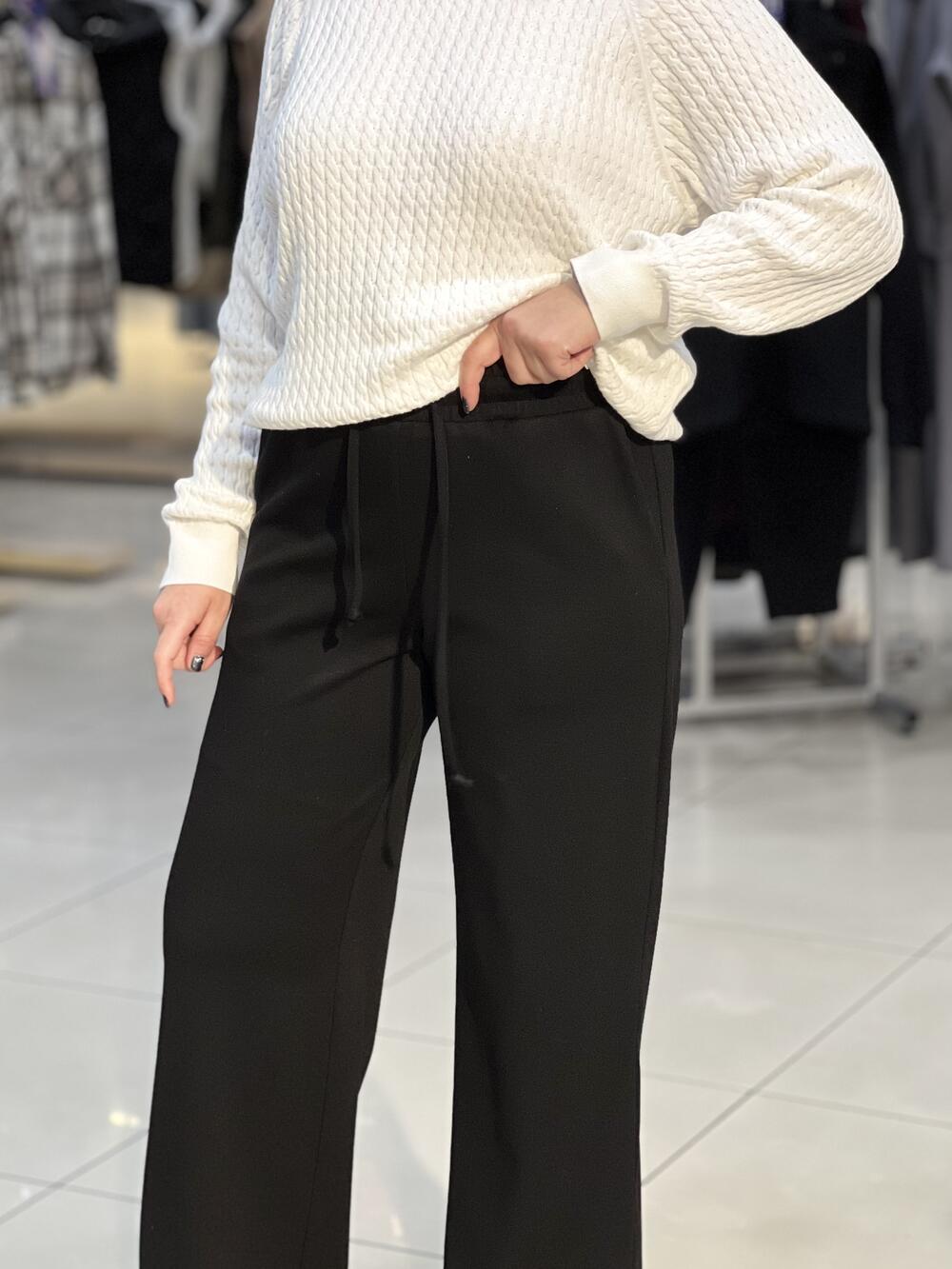 Брюки LP 241039 широкі на резинці щильний рубчик чорний, M