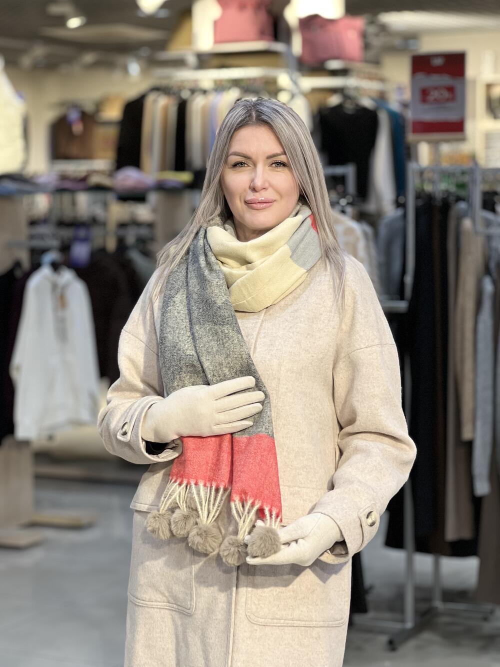 Палантин ЛЕО помпони сірий/крем/алий