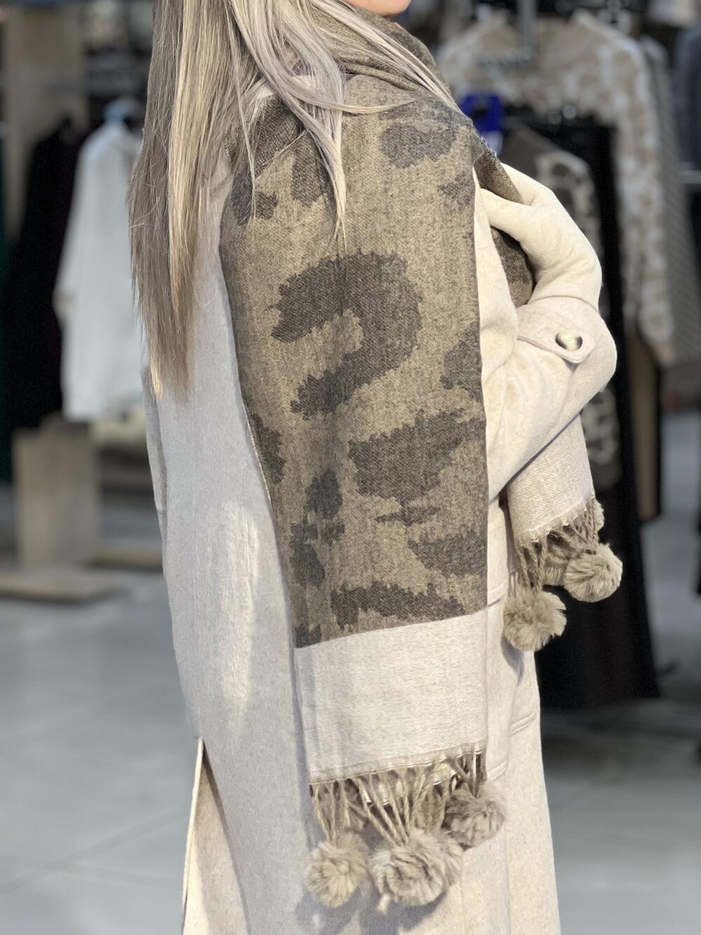 Палантин ЛЕО помпони какао/корал/беж