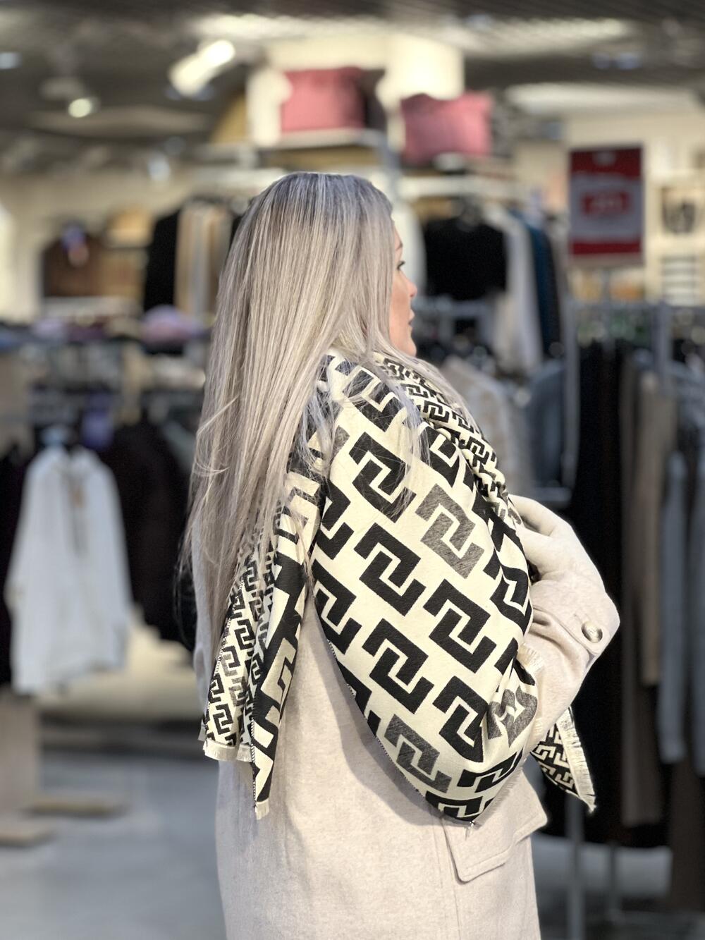 Палантин ТЕТРІС тонкий кашемір чорний/молоко