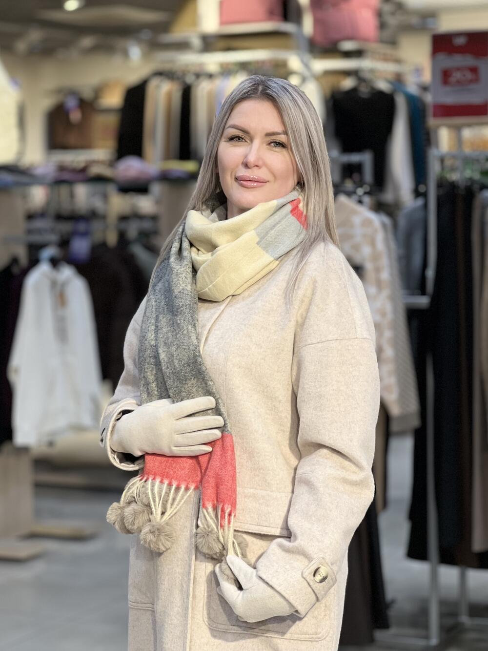 Палантин ЛЕО помпони сірий/крем/алий