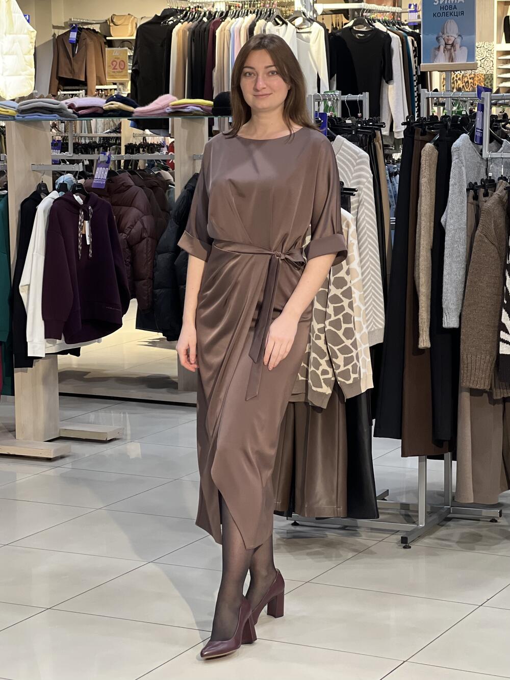 Сукня LP 716 к/р королівський атлас запах молочний шоколад, 44-50