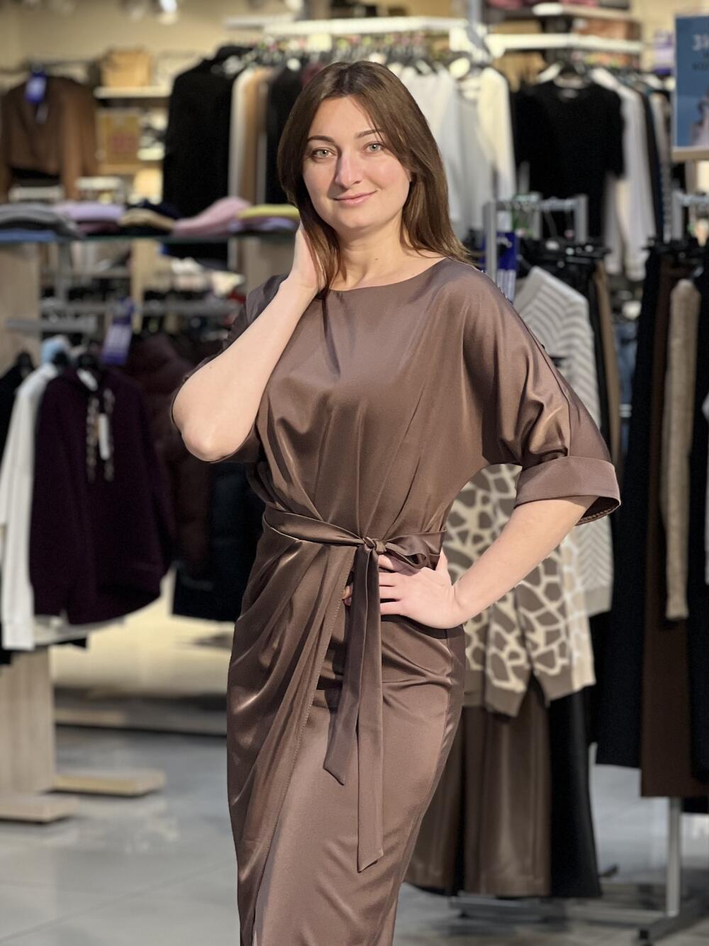 Сукня LP 716 к/р королівський атлас запах молочний шоколад, 40-46