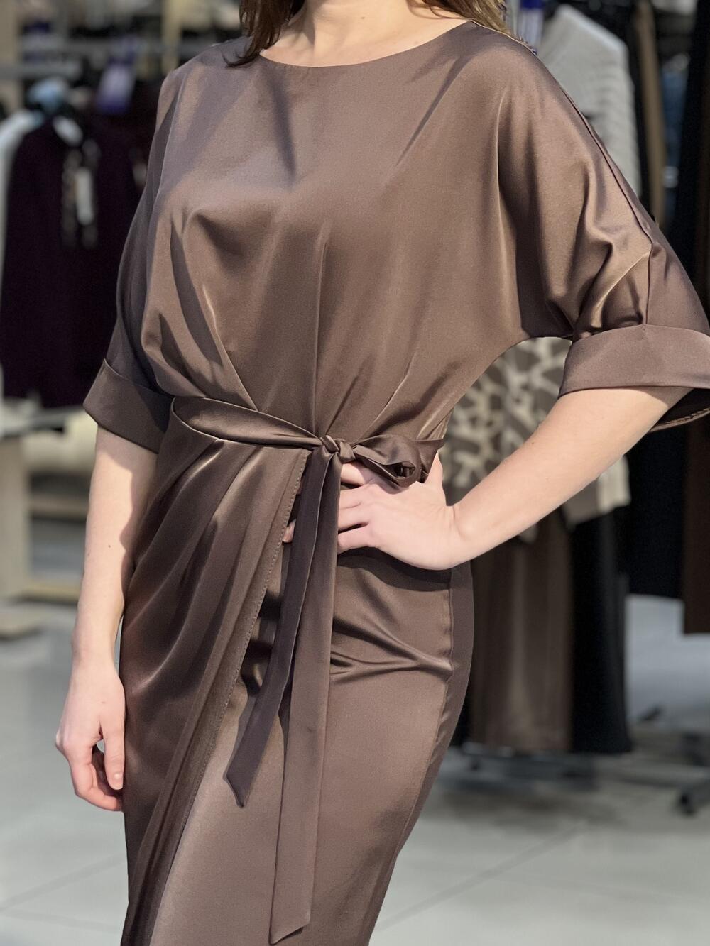 Сукня LP 716 к/р королівський атлас запах молочний шоколад, 40-46